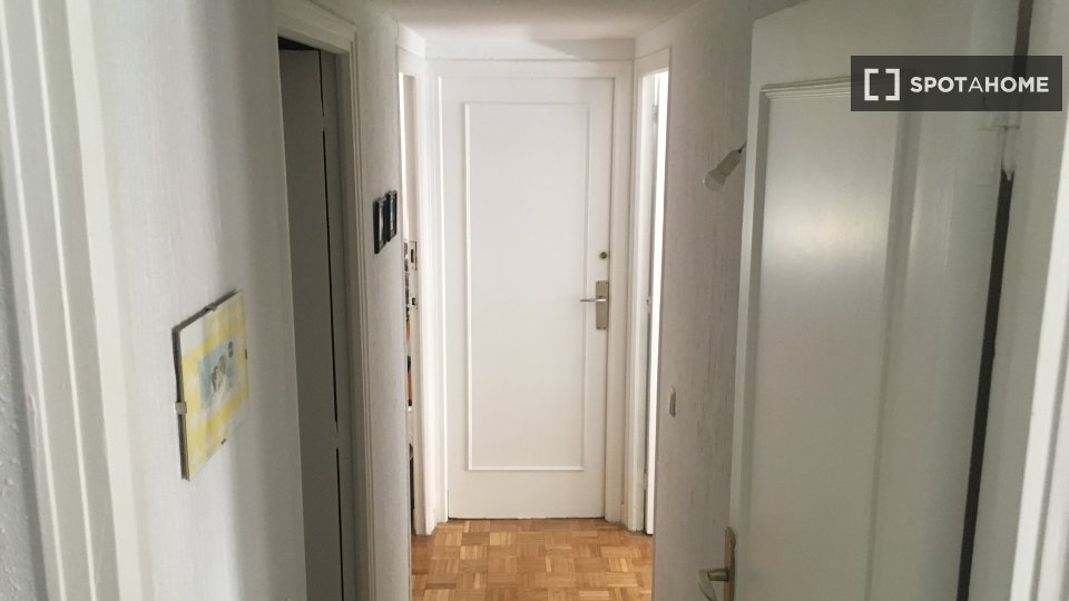Double room Madrid, 3 beds, 105m² — photo 4