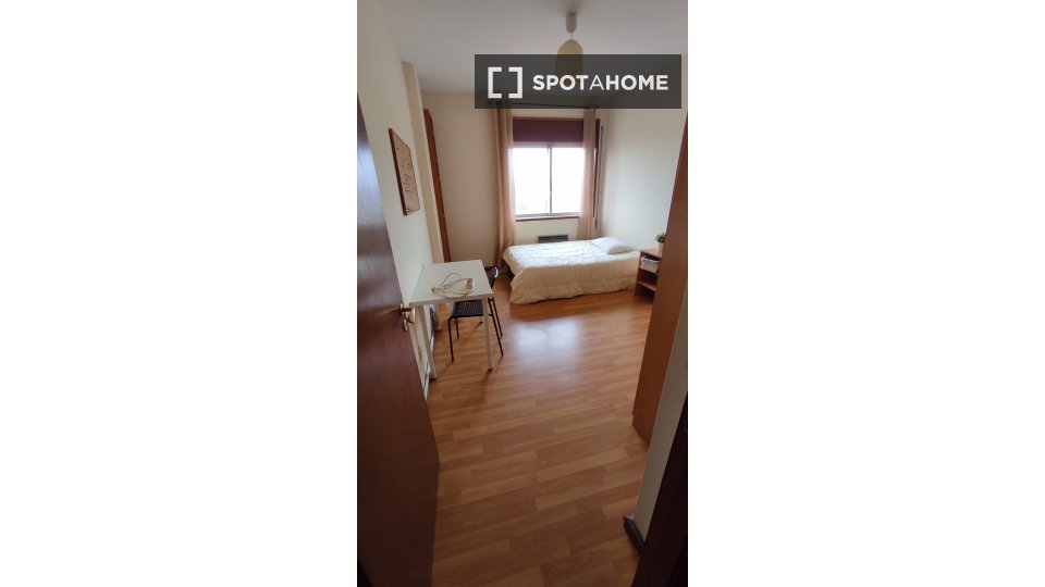Double room Porto, 5 beds, 150m² — photo 3
