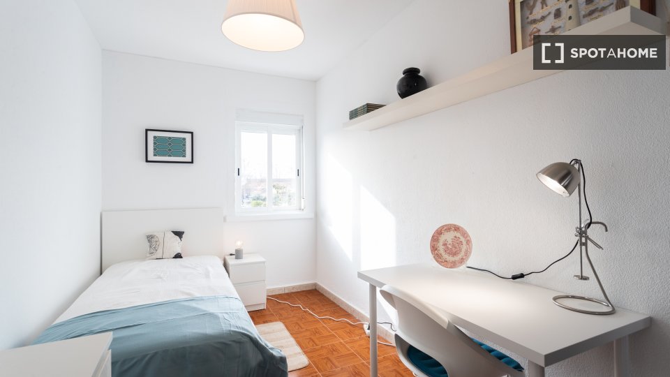 Double room Lisbon, 4 beds, 110m² — photo 6