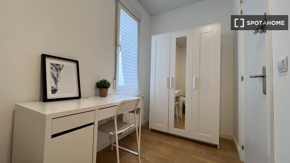 Double room Madrid, 3 beds, 50m² — photo 30