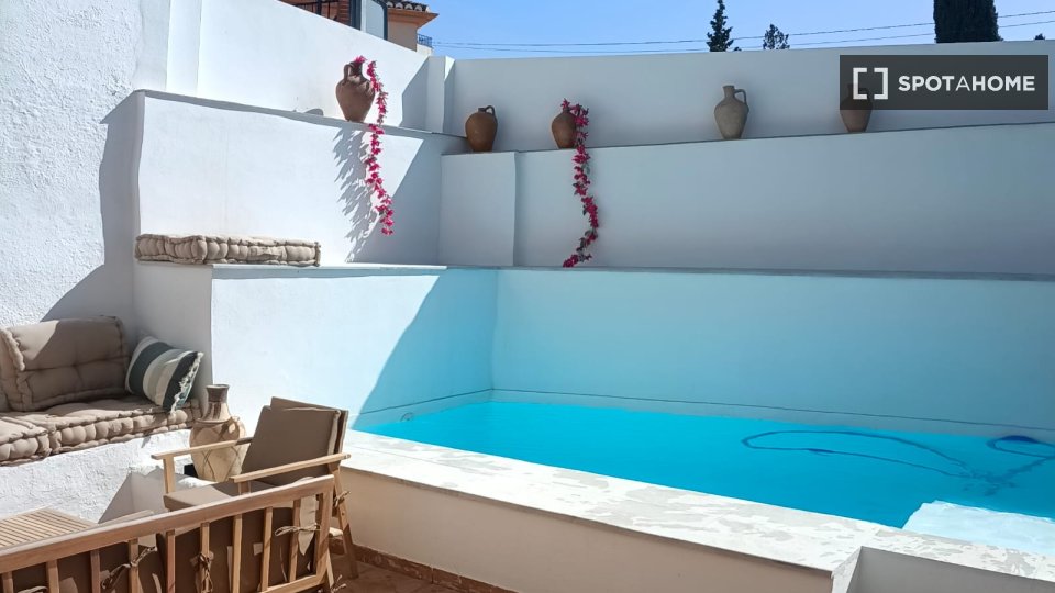 Double room Granada, 3 beds, 100m² — photo 17