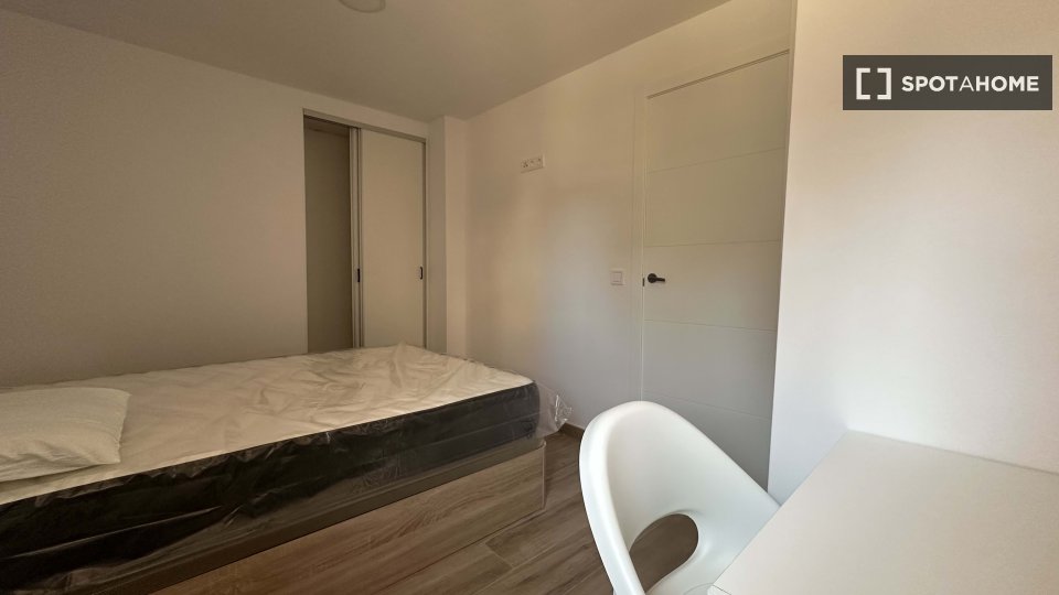 Double room Valencia, 4 beds, 74m² — photo 11