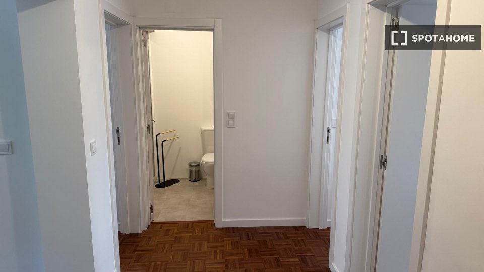 Apartment Lisbon, 2 beds, 95m² — photo 10