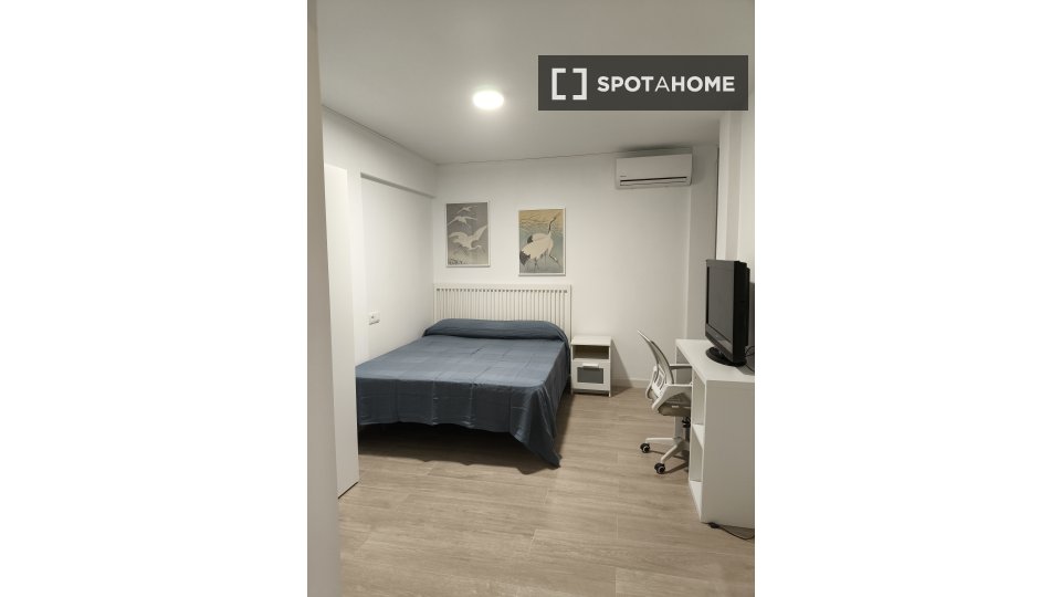 Double room Malaga, 4 beds — photo 10