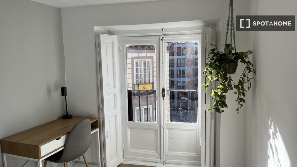 Double room Madrid, 5 beds — photo 24