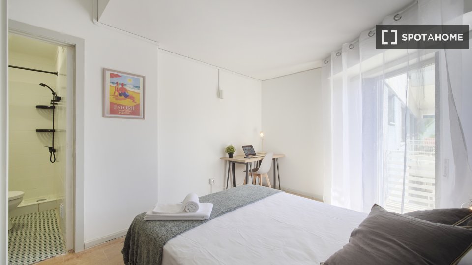Double room Lisbon, 9 beds — photo 15