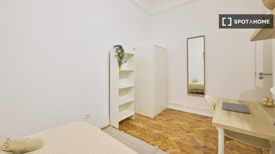 Double room Lisbon, 11 beds — photo 43