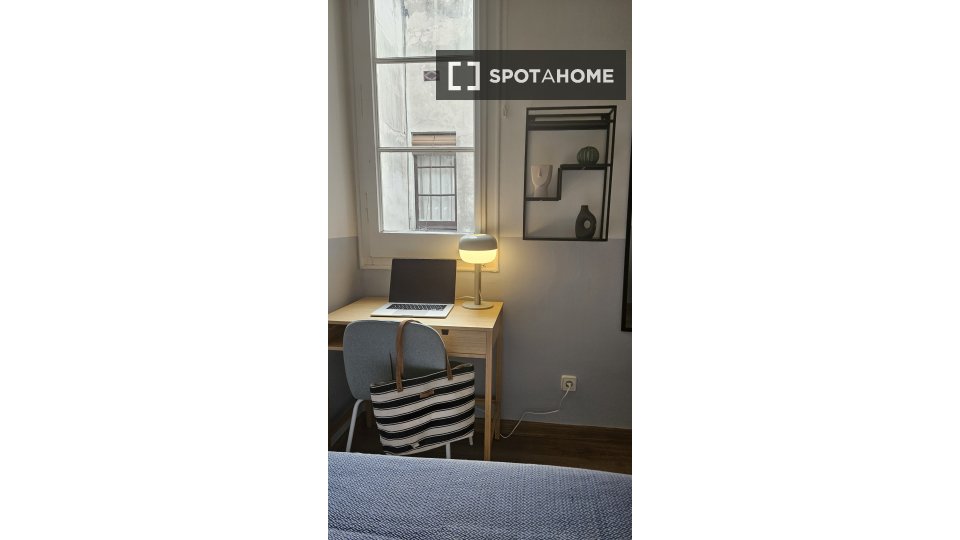 Double room Barcelona, 3 beds, 110m² — photo 8