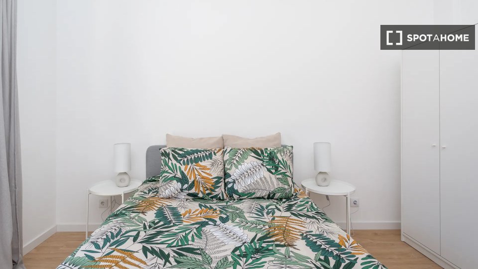 Double room Lisbon, 5 beds — photo 1