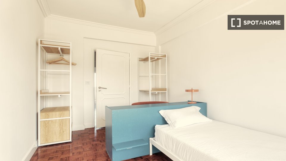 Double room Lisbon, 5 beds — photo 10