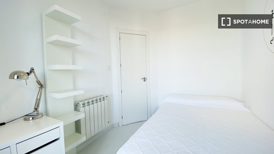Double room Madrid, 3 beds, 60m² — photo 7