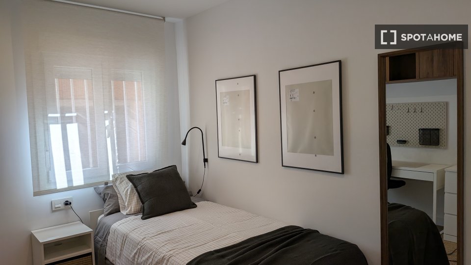 Double room Madrid, 5 beds — photo 9