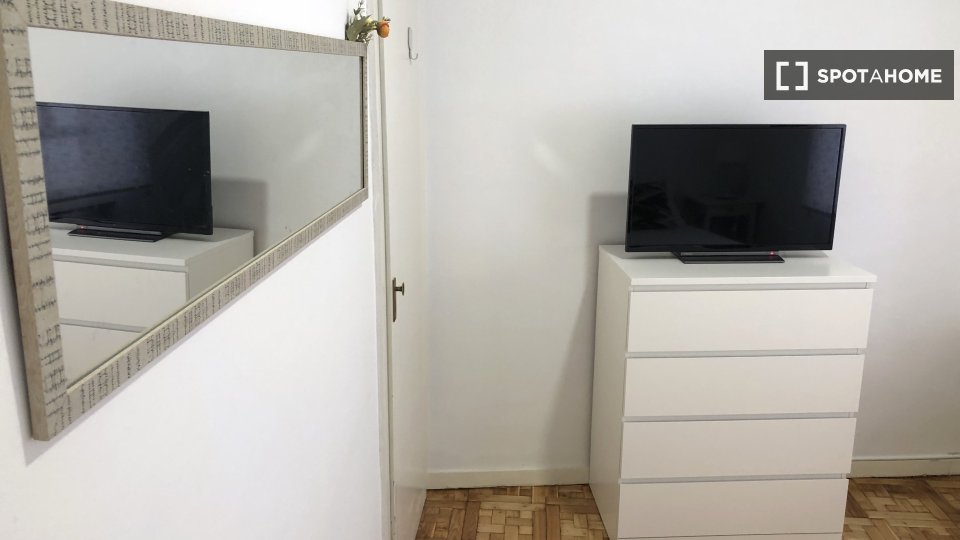 Double room Madrid, 4 beds, 100m² — photo 15