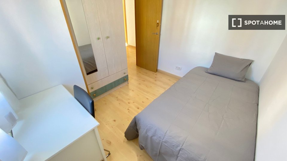 Double room Madrid, 4 beds — photo 15