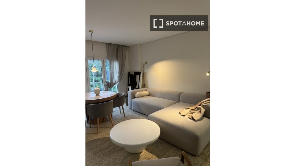 Apartment Lisbon, 2 beds, 99m² — photo 10