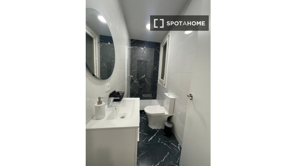 Double room Madrid, 5 beds — photo 16