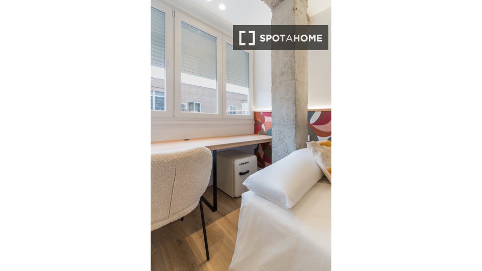 Double room Madrid, 6 beds, 120m² — photo 3