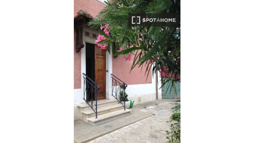 Double room Rome, 4 beds, 90m² — photo 12