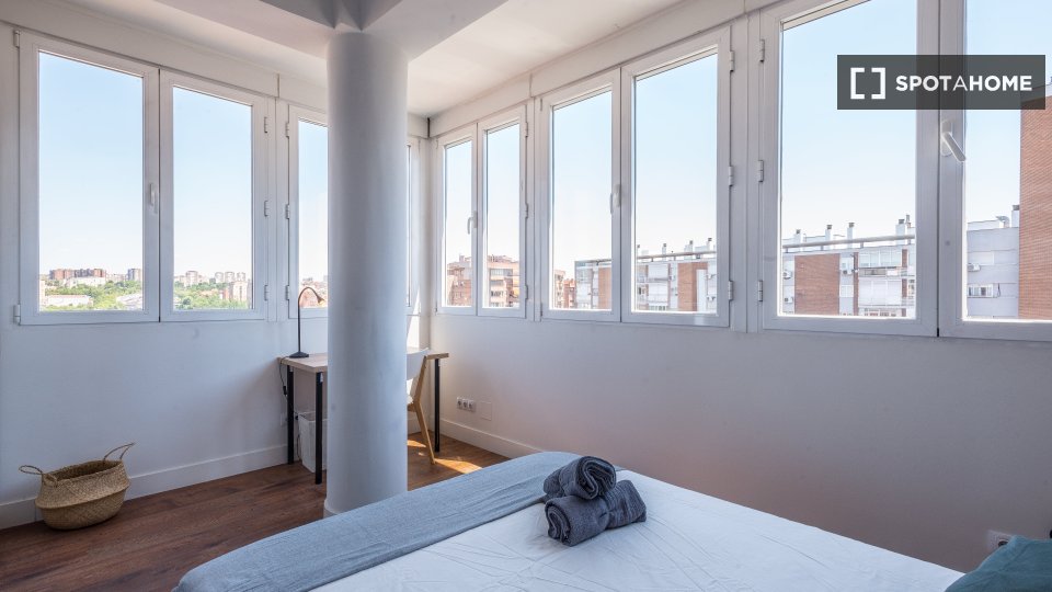 Double room Madrid, 5 beds, 98m² — photo 10