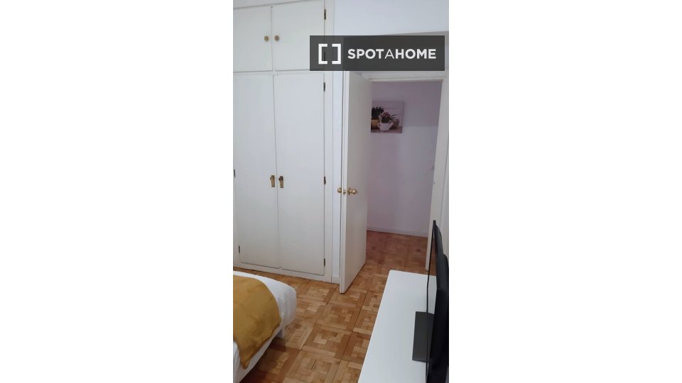 Double room Madrid, 4 beds, 100m² — photo 4