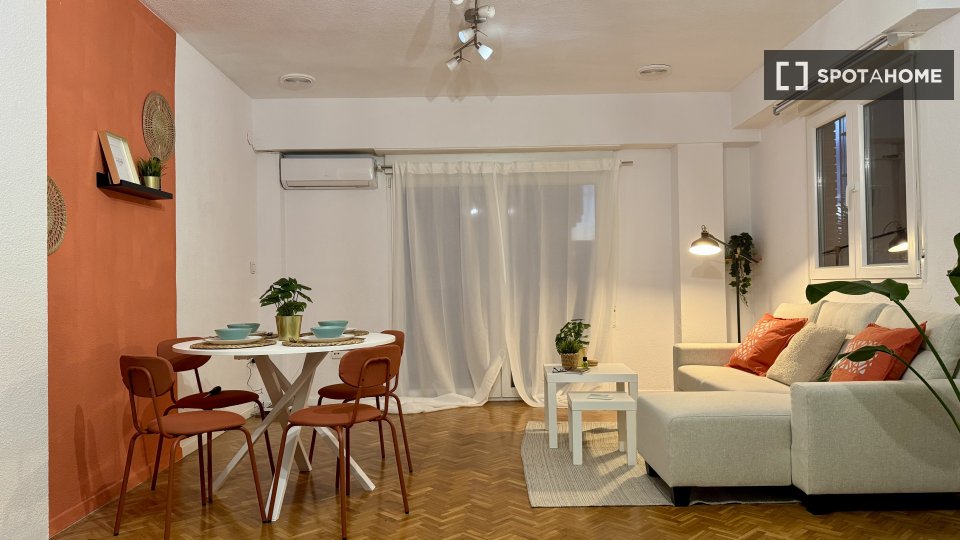 Apartment Valencia, 2 beds, 121m² — photo 2