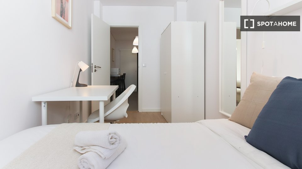 Double room Lisbon, 4 beds — photo 6