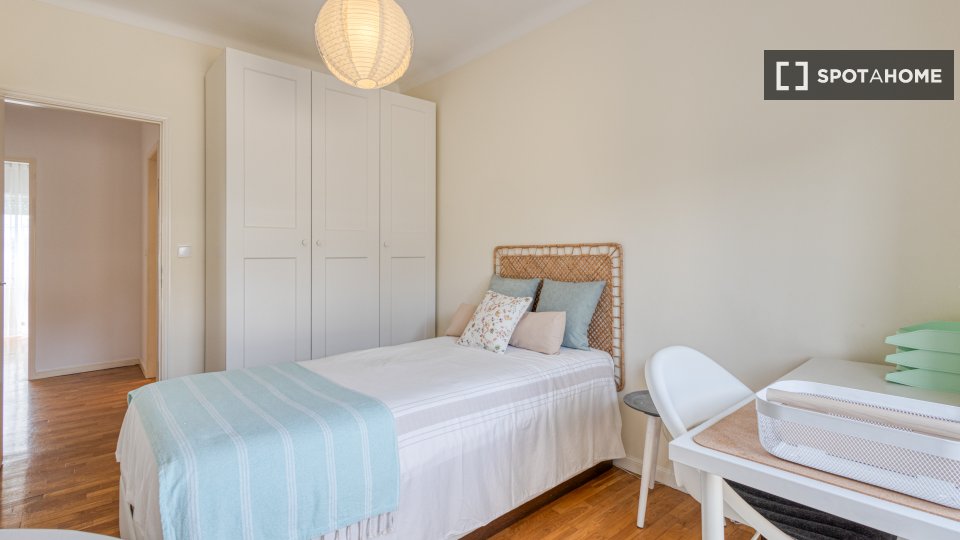Double room Porto, 3 beds, 149m² — photo 17