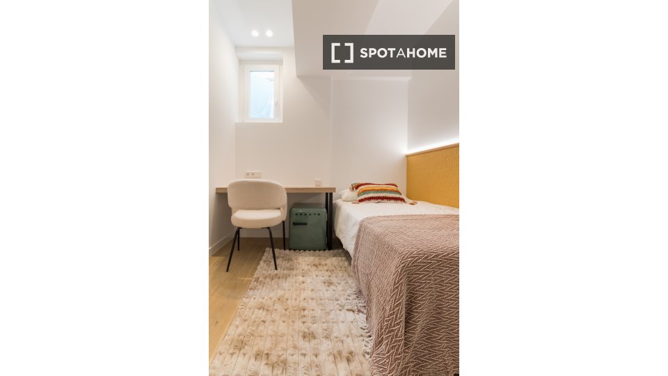Double room Madrid, 6 beds — photo 4