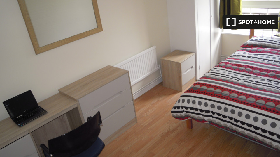 Double room London, 3 beds — photo 12