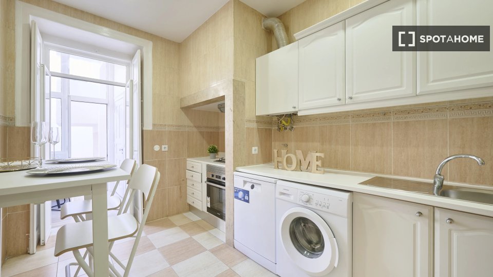 Double room Lisbon, 5 beds — photo 10