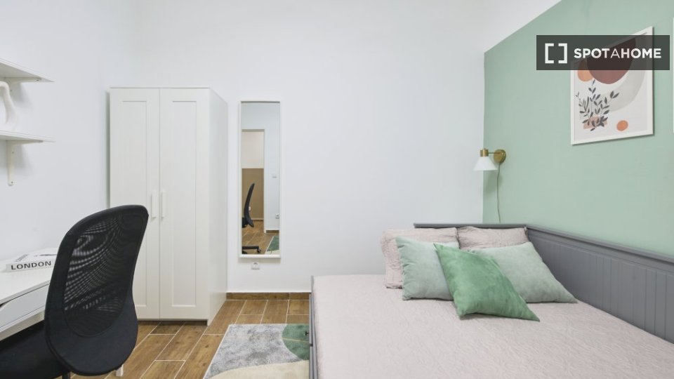 Double room Lisbon, 3 beds — photo 2