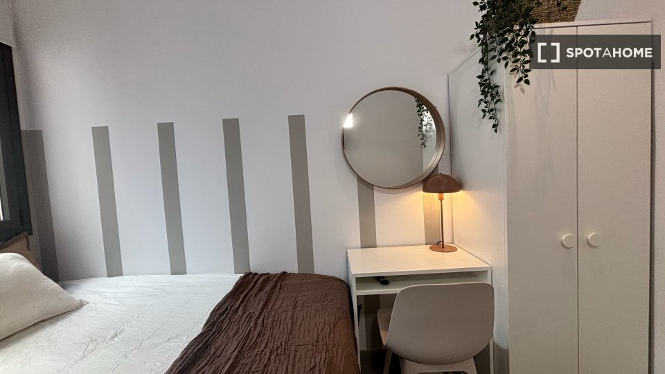 Double room Barcelona, 4 beds, 90m² — photo 14