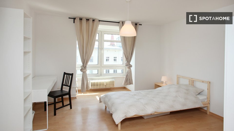 Double room Berlin, 4 beds, 81m² — photo 16