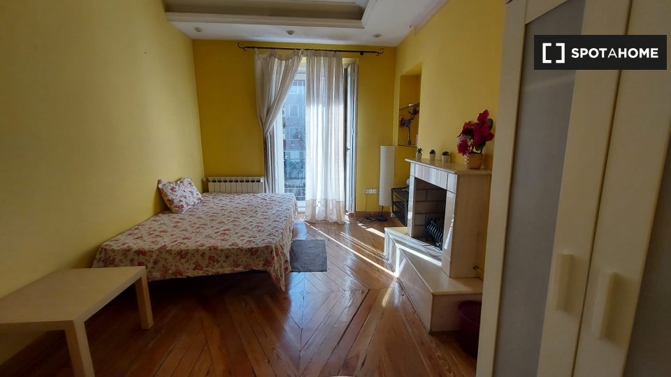Double room Madrid, 7 beds, 180m² — photo 13