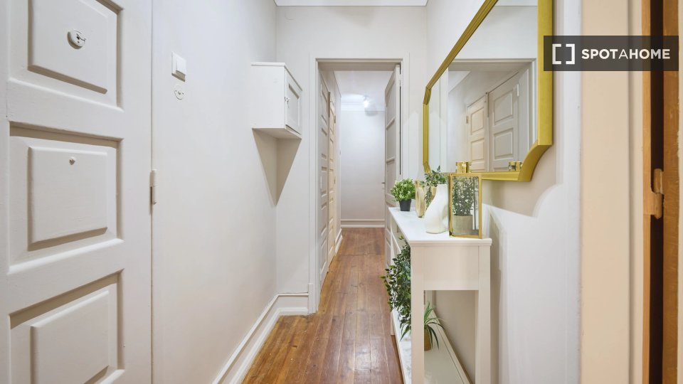 Double room Lisbon, 4 beds — photo 16