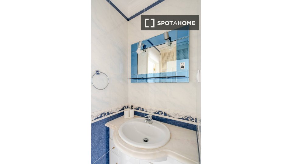 Apartment Lisbon, 5 beds — photo 9