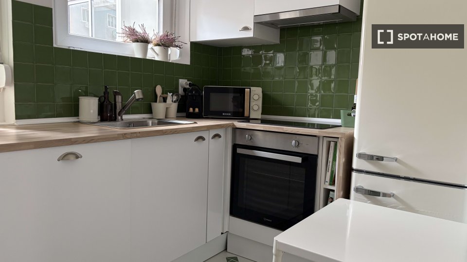 Double room Lisbon, 3 beds, 60m² — photo 3