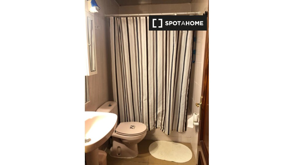 Double room Madrid, 11 beds, 300m² — photo 19