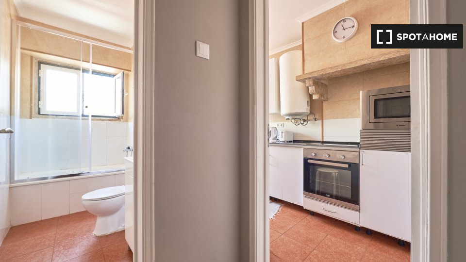 Double room Lisbon, 6 beds — photo 12