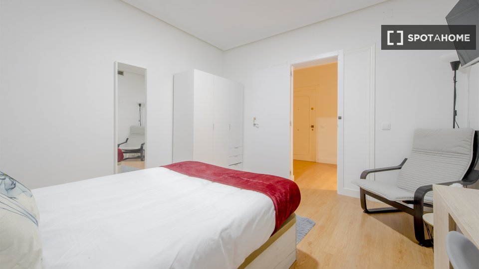 Double room Madrid, 8 beds, 200m² — photo 8