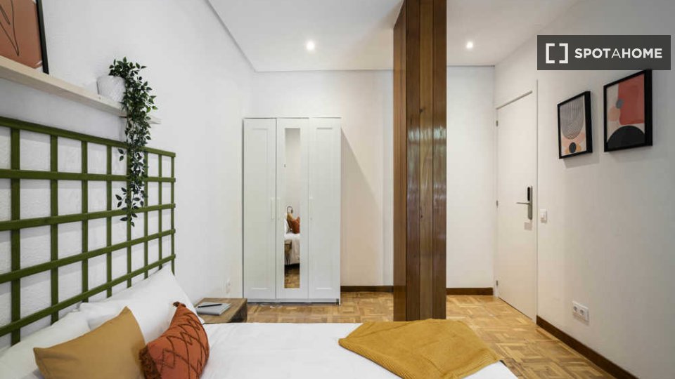 Double room Madrid, 7 beds — photo 22