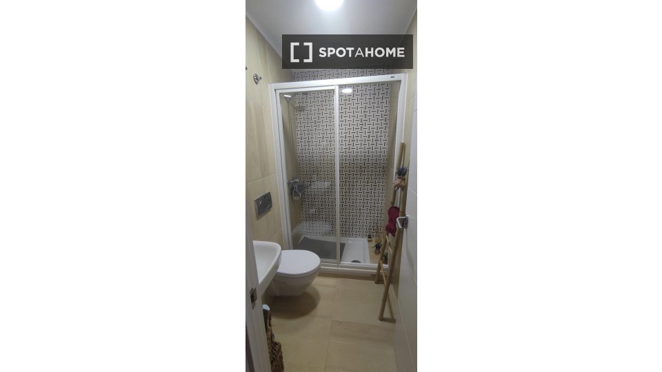 Double room Lisbon, 4 beds, 70m² — photo 18