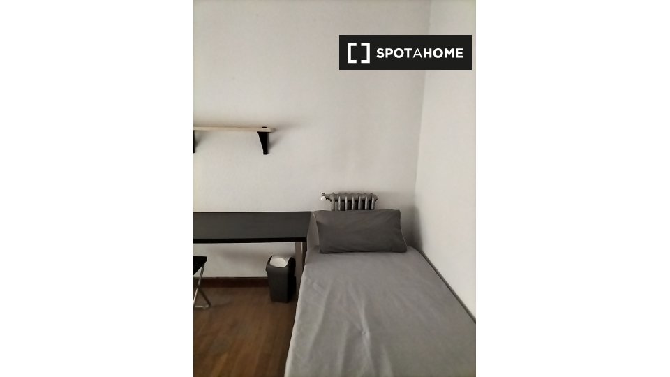 Double room Madrid, 7 beds, 200m² — photo 19