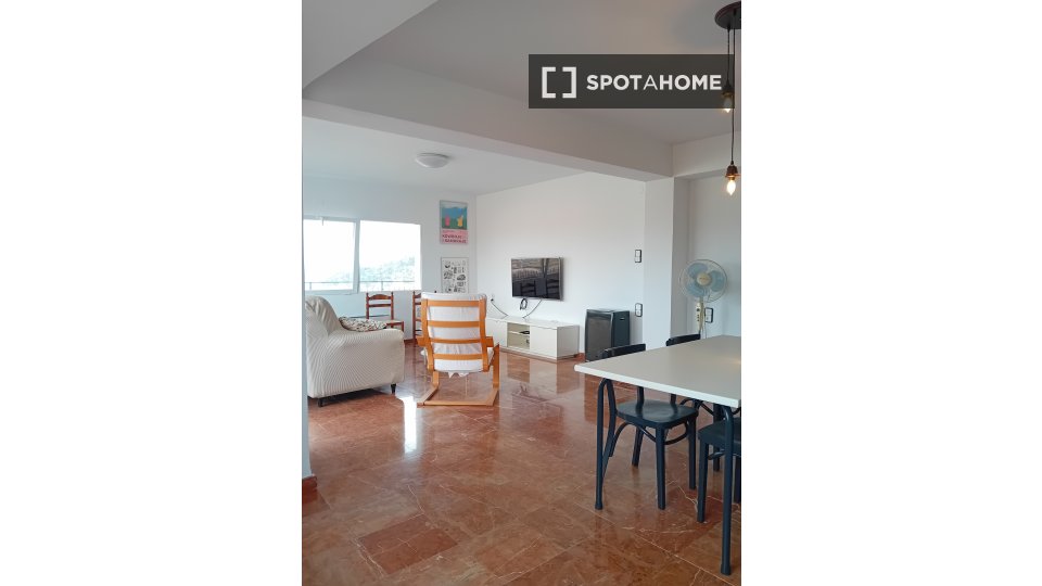 Double room Alicante, 5 beds, 140m² — photo 14