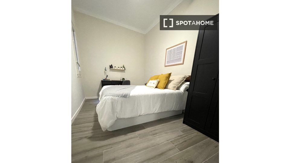 Double room Barcelona, 6 beds, 140m² — photo 7