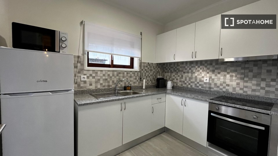 Double room Porto, 3 beds, 80m² — photo 9
