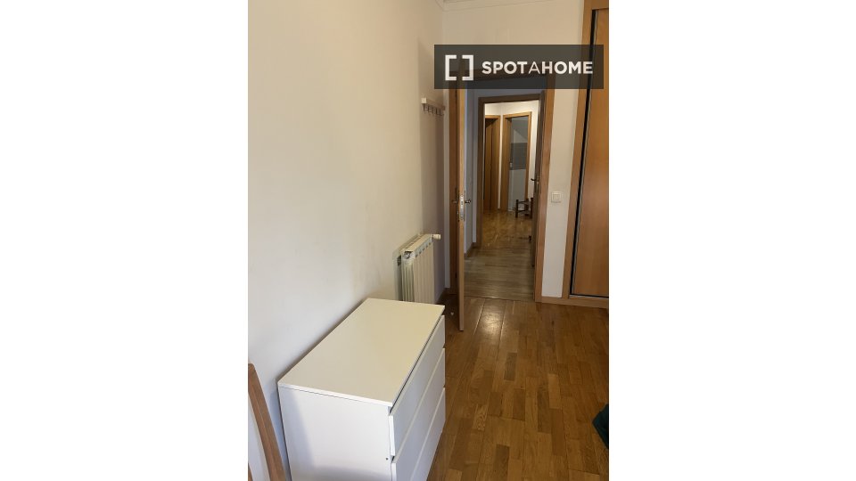 Double room Lisbon, 3 beds, 95m² — photo 17