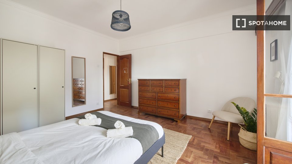 Double room Lisbon, 4 beds — photo 18