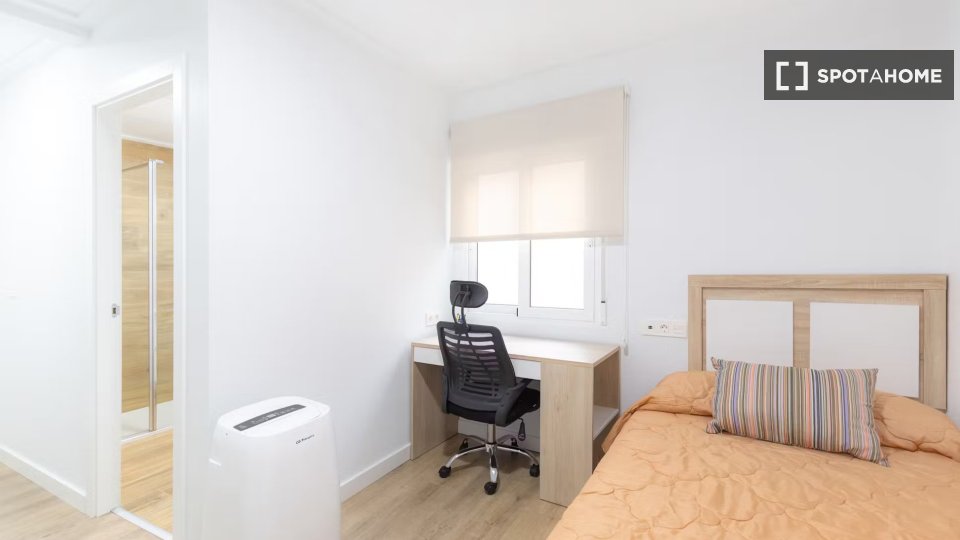 Double room Alicante, 8 beds, 201m² — photo 12