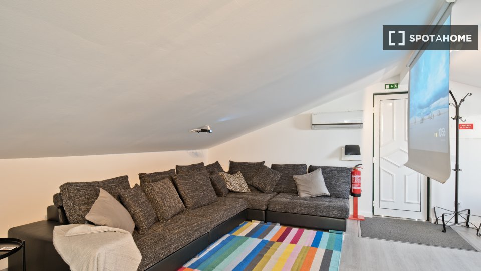 Apartment Lisbon, 2 beds, 45m² — photo 13